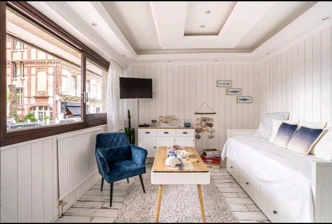 Deauville : Magnifique Studio En Face Du Casino ! Buitenkant foto